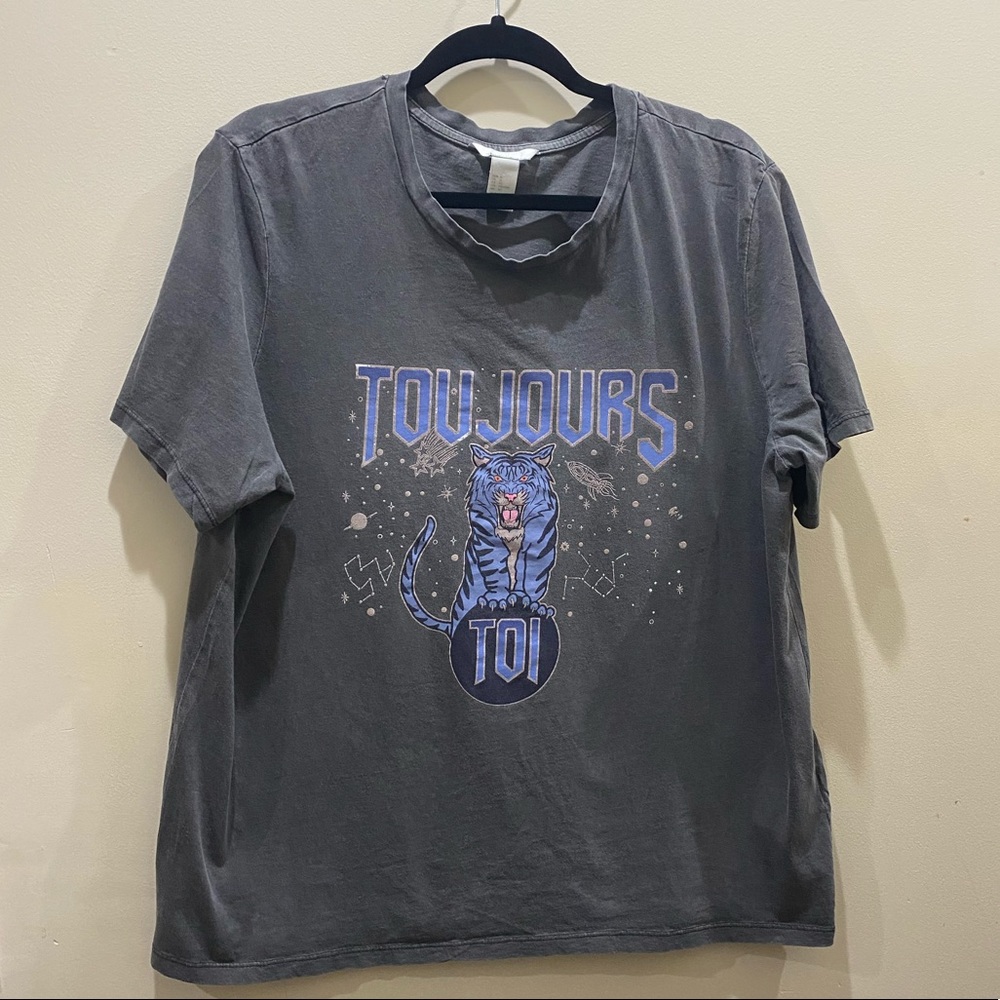 Graphic tee